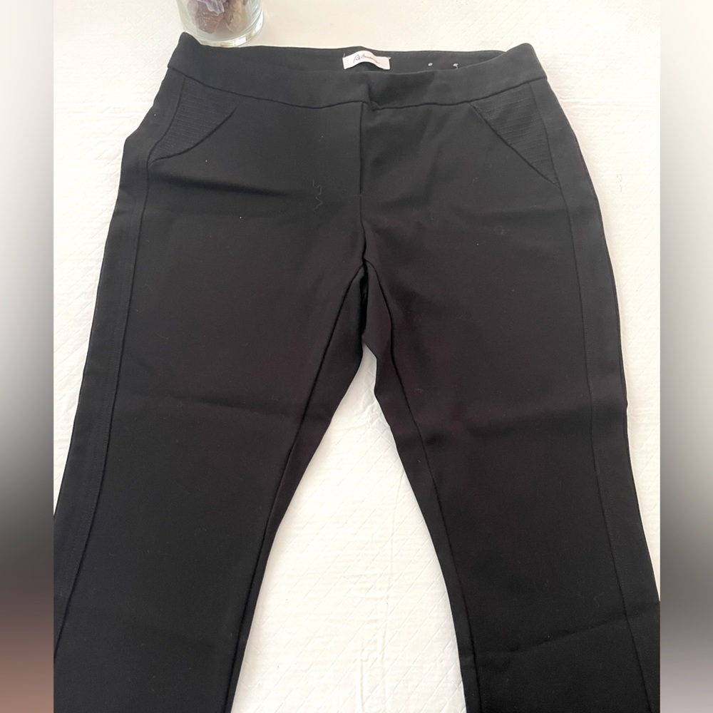 Reitman’s Black pull on Ankle length Dress pants.  Size 9